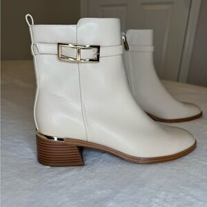NWT Calvin Klein Jallis Light Natural Cream Gold Buckle Ankle Booties Size 9.5M
